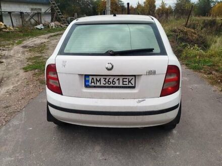 Белый Шкода Фабия, объемом двигателя 1.2 л и пробегом 252 тыс. км за 2500 $, фото 1 на Automoto.ua