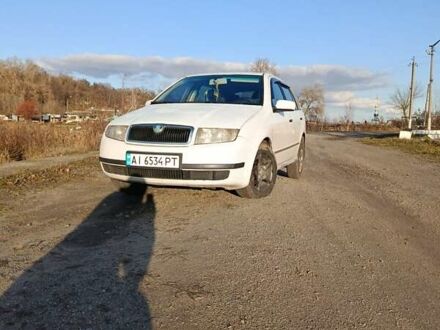 Белый Шкода Фабия, объемом двигателя 1.4 л и пробегом 257 тыс. км за 3000 $, фото 1 на Automoto.ua