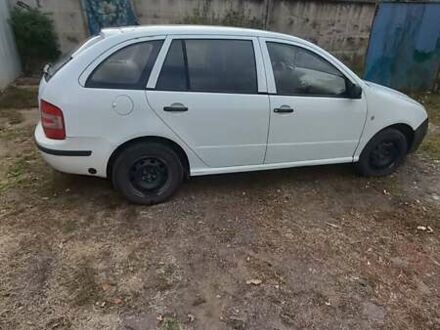 Шкода Фабия 2004 в Марганце на Automoto.ua Белый Шкода Фабия, объемом двигателя 1.2 л и пробегом 304 тыс. км за 3500 $, фото 1 на Automoto.ua