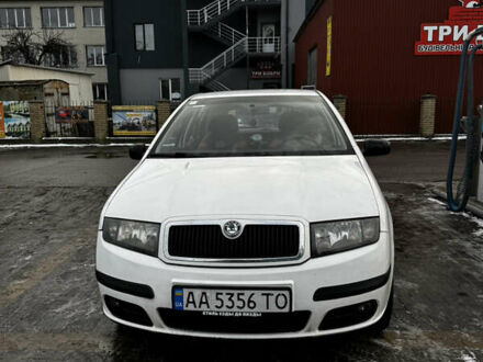 Белый Шкода Фабия, объемом двигателя 1.2 л и пробегом 375 тыс. км за 3300 $, фото 1 на Automoto.ua