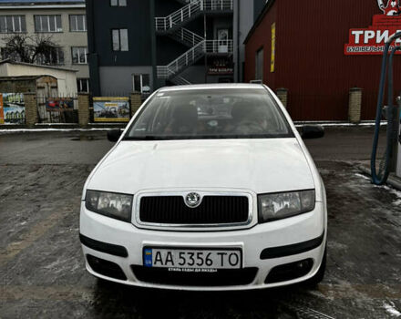 Белый Шкода Фабия, объемом двигателя 1.2 л и пробегом 375 тыс. км за 3300 $, фото 1 на Automoto.ua