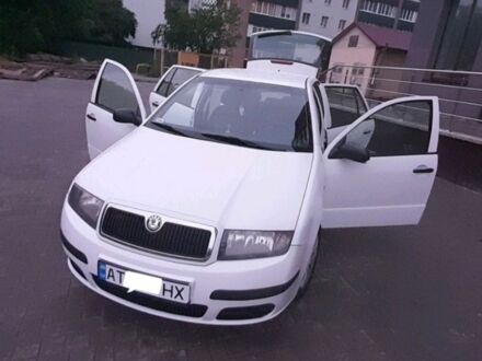 Белый Шкода Фабия, объемом двигателя 1.4 л и пробегом 450 тыс. км за 3800 $, фото 1 на Automoto.ua