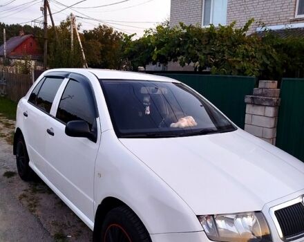 Белый Шкода Фабия, объемом двигателя 1.2 л и пробегом 245 тыс. км за 3000 $, фото 1 на Automoto.ua