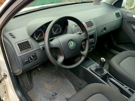 Білий Шкода Фабія, об'ємом двигуна 1.4 л та пробігом 222 тис. км за 3300 $, фото 1 на Automoto.ua