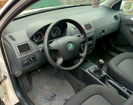 Белый Шкода Фабия, объемом двигателя 1.4 л и пробегом 222 тыс. км за 3300 $, фото 1 на Automoto.ua