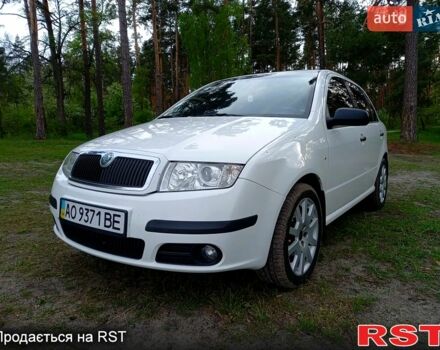 Белый Шкода Фабия, объемом двигателя 1.2 л и пробегом 375 тыс. км за 5700 $, фото 1 на Automoto.ua