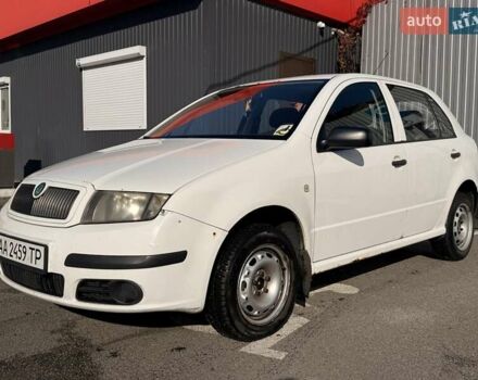Белый Шкода Фабия, объемом двигателя 1.2 л и пробегом 197 тыс. км за 3900 $, фото 1 на Automoto.ua