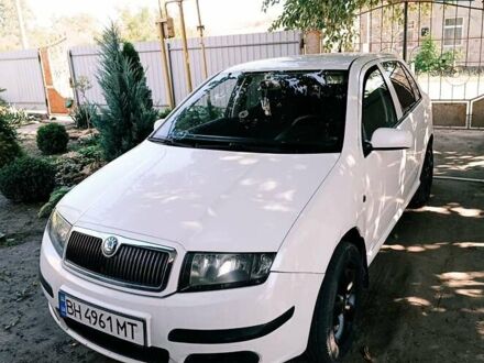 Белый Шкода Фабия, объемом двигателя 1.2 л и пробегом 275 тыс. км за 3700 $, фото 1 на Automoto.ua