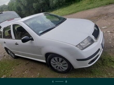 Белый Шкода Фабия, объемом двигателя 1.4 л и пробегом 450 тыс. км за 3800 $, фото 1 на Automoto.ua