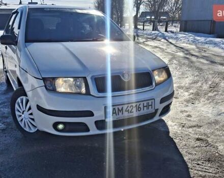 Белый Шкода Фабия, объемом двигателя 1.42 л и пробегом 201 тыс. км за 3600 $, фото 1 на Automoto.ua