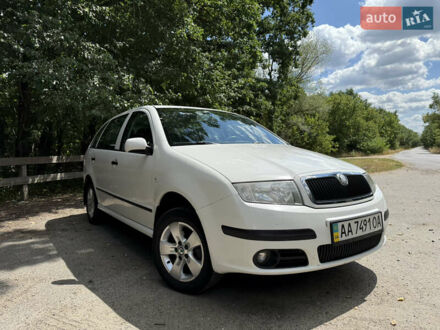 Шкода Фабия 2007 в Киеве на Automoto.ua Белый Шкода Фабия, объемом двигателя 1.39 л и пробегом 203 тыс. км за 4299 $, фото 1 на Automoto.ua