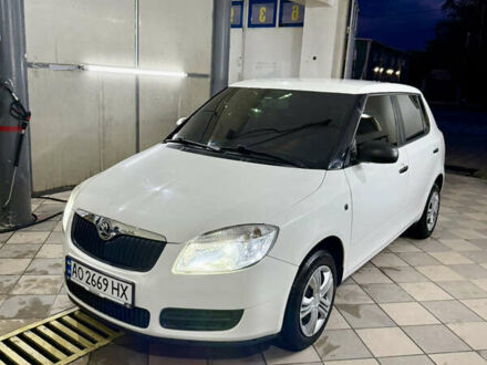 Шкода Фабия 2007 в Мукачеве на Automoto.ua Белый Шкода Фабия, объемом двигателя 1.2 л и пробегом 218 тыс. км за 4150 $, фото 1 на Automoto.ua