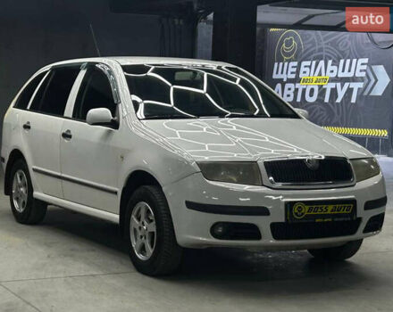 Белый Шкода Фабия, объемом двигателя 1.39 л и пробегом 293 тыс. км за 4700 $, фото 1 на Automoto.ua