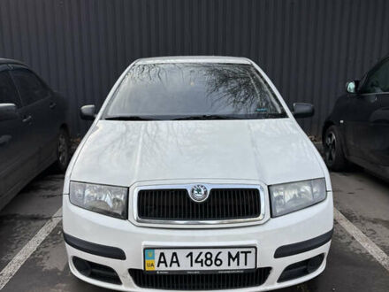 Белый Шкода Фабия, объемом двигателя 1.2 л и пробегом 221 тыс. км за 3800 $, фото 1 на Automoto.ua