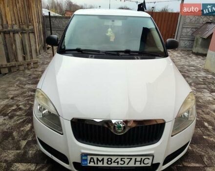 Белый Шкода Фабия, объемом двигателя 1.2 л и пробегом 170 тыс. км за 3800 $, фото 1 на Automoto.ua