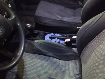 Белый Шкода Фабия, объемом двигателя 1.2 л и пробегом 260 тыс. км за 3650 $, фото 1 на Automoto.ua