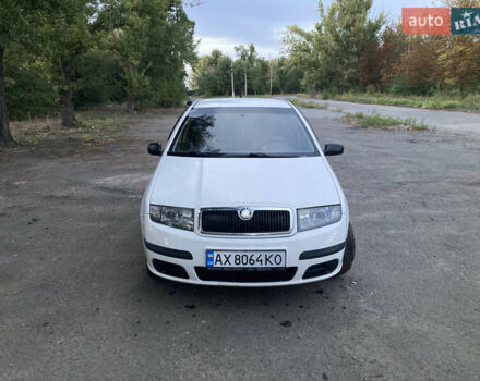 Белый Шкода Фабия, объемом двигателя 1.2 л и пробегом 210 тыс. км за 3200 $, фото 1 на Automoto.ua