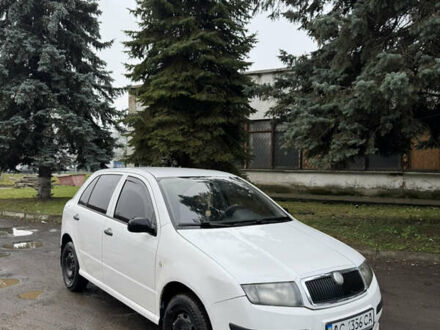 Белый Шкода Фабия, объемом двигателя 1.2 л и пробегом 380 тыс. км за 2399 $, фото 1 на Automoto.ua
