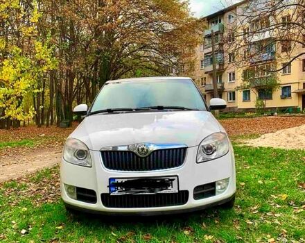 Белый Шкода Фабия, объемом двигателя 1.6 л и пробегом 240 тыс. км за 6300 $, фото 1 на Automoto.ua