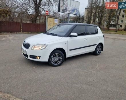 Белый Шкода Фабия, объемом двигателя 1.4 л и пробегом 193 тыс. км за 5700 $, фото 1 на Automoto.ua