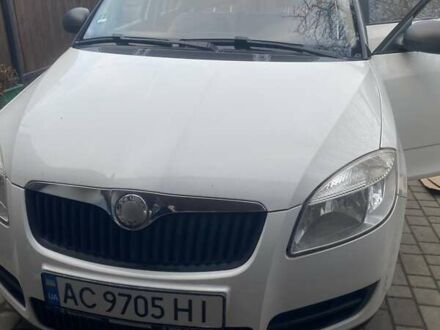 Белый Шкода Фабия, объемом двигателя 1.2 л и пробегом 114 тыс. км за 4500 $, фото 1 на Automoto.ua