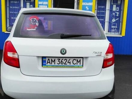 Белый Шкода Фабия, объемом двигателя 1.2 л и пробегом 232 тыс. км за 4000 $, фото 1 на Automoto.ua