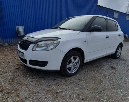 Белый Шкода Фабия, объемом двигателя 1.4 л и пробегом 220 тыс. км за 3800 $, фото 1 на Automoto.ua