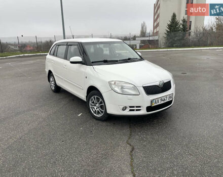 Белый Шкода Фабия, объемом двигателя 1.39 л и пробегом 178 тыс. км за 5500 $, фото 1 на Automoto.ua