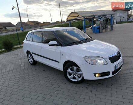 Белый Шкода Фабия, объемом двигателя 1.42 л и пробегом 300 тыс. км за 5200 $, фото 1 на Automoto.ua