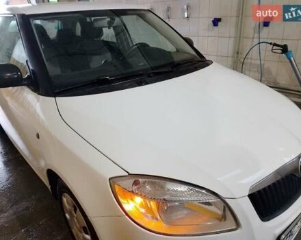 Белый Шкода Фабия, объемом двигателя 1.42 л и пробегом 236 тыс. км за 3800 $, фото 1 на Automoto.ua