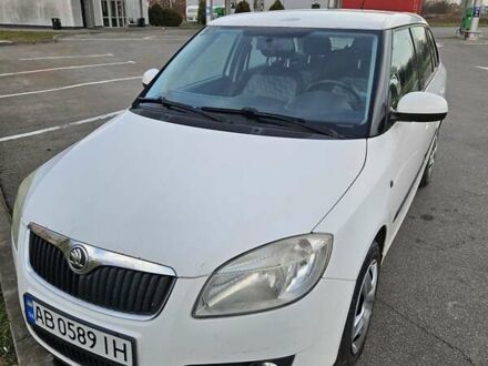 Белый Шкода Фабия, объемом двигателя 1.39 л и пробегом 213 тыс. км за 5100 $, фото 1 на Automoto.ua