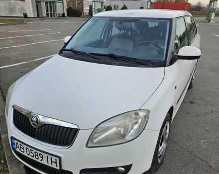 Белый Шкода Фабия, объемом двигателя 1.39 л и пробегом 213 тыс. км за 5100 $, фото 1 на Automoto.ua