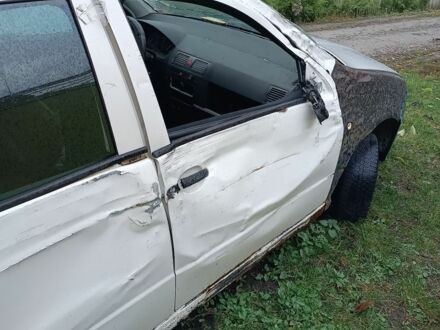 Шкода Фабия 2008 в Бердичеве на Automoto.ua Белый Шкода Фабия, объемом двигателя 1.2 л и пробегом 2 тыс. км за 1000 $, фото 1 на Automoto.ua