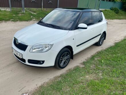 Белый Шкода Фабия, объемом двигателя 1.4 л и пробегом 193 тыс. км за 5000 $, фото 1 на Automoto.ua