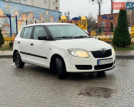 Белый Шкода Фабия, объемом двигателя 1.42 л и пробегом 273 тыс. км за 3800 $, фото 1 на Automoto.ua