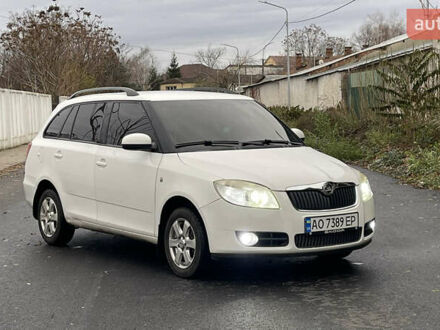 Белый Шкода Фабия, объемом двигателя 1.2 л и пробегом 315 тыс. км за 5000 $, фото 1 на Automoto.ua