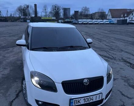 Білий Шкода Фабія, об'ємом двигуна 1.39 л та пробігом 231 тис. км за 4800 $, фото 1 на Automoto.ua