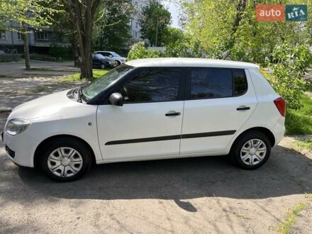 Білий Шкода Фабія, об'ємом двигуна 1.2 л та пробігом 343 тис. км за 3500 $, фото 1 на Automoto.ua