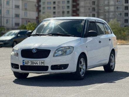 Білий Шкода Фабія, об'ємом двигуна 1.4 л та пробігом 265 тис. км за 4299 $, фото 1 на Automoto.ua