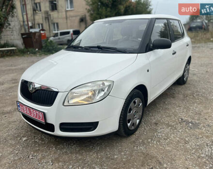 Білий Шкода Фабія, об'ємом двигуна 1.2 л та пробігом 176 тис. км за 4400 $, фото 1 на Automoto.ua