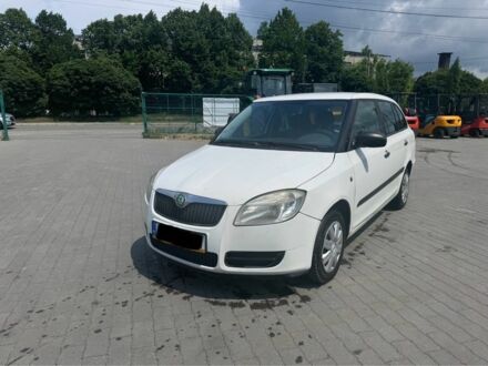 Шкода Фабия 2009 в Киеве на Automoto.ua Белый Шкода Фабия, объемом двигателя 1.4 л и пробегом 342 тыс. км за 2000 $, фото 1 на Automoto.ua