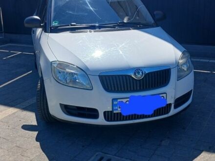 Белый Шкода Фабия, объемом двигателя 1.2 л и пробегом 223 тыс. км за 3750 $, фото 1 на Automoto.ua