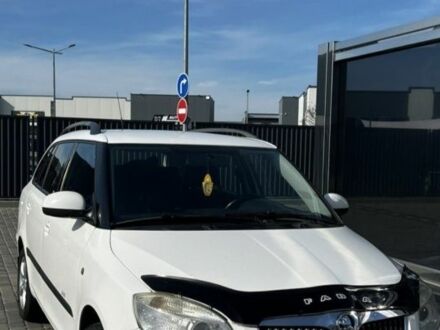 Шкода Фабія 2009 у Мукачеве на Automoto.ua Білий Шкода Фабія, об'ємом двигуна 1.6 л та пробігом 305 тис. км за 5200 $, фото 1 на Automoto.ua