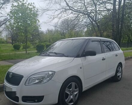 Белый Шкода Фабия, объемом двигателя 0 л и пробегом 265 тыс. км за 4199 $, фото 1 на Automoto.ua