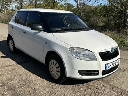 Шкода Фабия 2009 в Татарбунарах на Automoto.ua Белый Шкода Фабия, объемом двигателя 1.2 л и пробегом 210 тыс. км за 4300 $, фото 1 на Automoto.ua