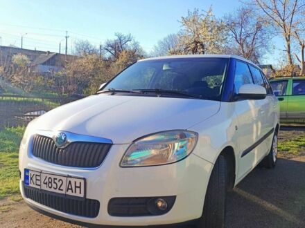 Шкода Фабия 2009 в Кривом Роге на Automoto.ua Белый Шкода Фабия, объемом двигателя 1.4 л и пробегом 256 тыс. км за 5300 $, фото 1 на Automoto.ua