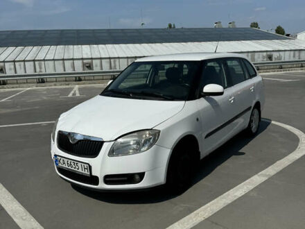 Шкода Фабия 2009 в Киеве на Automoto.ua Белый Шкода Фабия, объемом двигателя 1.2 л и пробегом 298 тыс. км за 2999 $, фото 1 на Automoto.ua