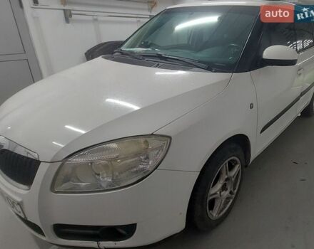 Білий Шкода Фабія, об'ємом двигуна 1.6 л та пробігом 146 тис. км за 5900 $, фото 1 на Automoto.ua