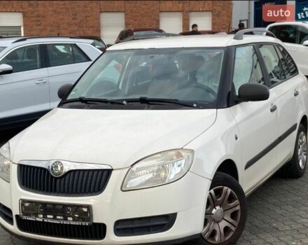 Белый Шкода Фабия, объемом двигателя 1.4 л и пробегом 190 тыс. км за 3999 $, фото 1 на Automoto.ua