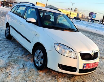 Білий Шкода Фабія, об'ємом двигуна 1.4 л та пробігом 18200 тис. км за 5555 $, фото 1 на Automoto.ua